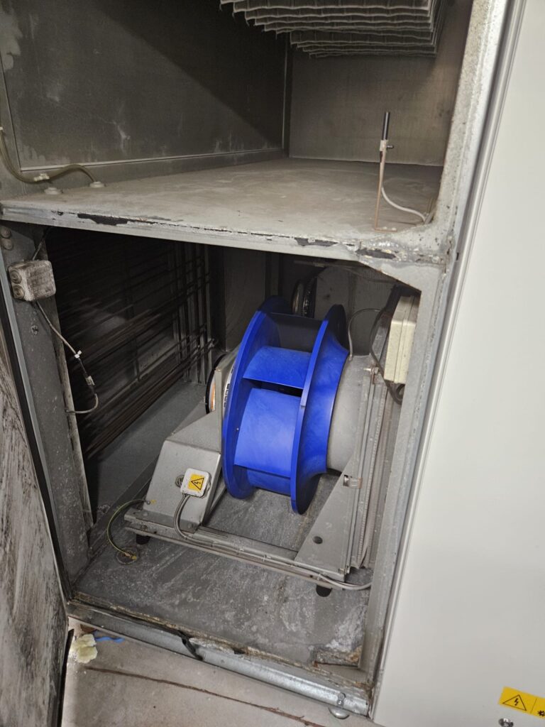 Ventilatormotor van luchtbehandeling vervangen